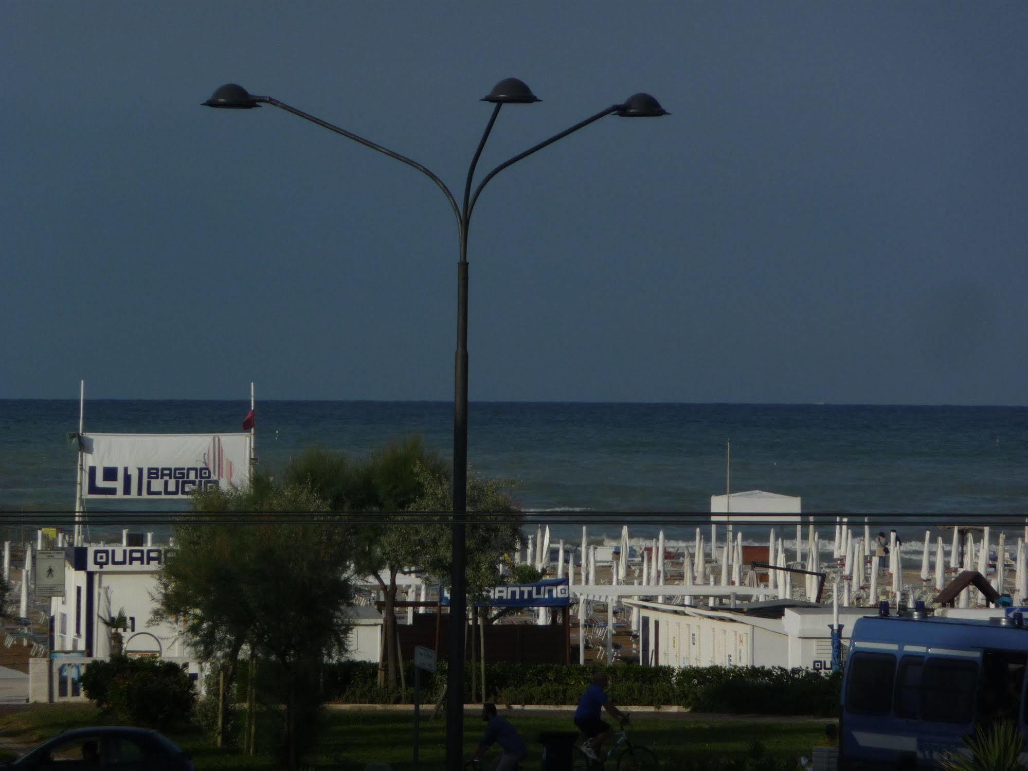 Hotel Azzurra Rimini Exterior photo